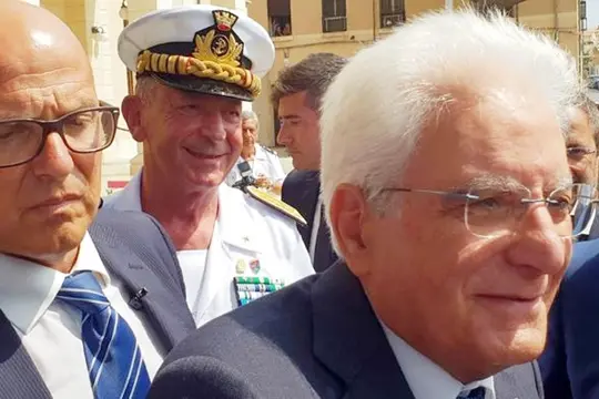 Il presidente della Repubblica, Sergio Mattarella, \\u00E8 arrivato in Sardegna, 10 agosto 2018. Atterrato all\\'aeroporto di Olbia \\u00E8 giunto in elicottero sull\\'isola di La Maddalena, dove trascorrer\\u00E0 10 giorni di vacanza insieme ad alcuni suoi familiari. ANSA