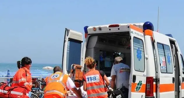 Malore in spiaggia, anziana muore nel giorno del suo compleanno