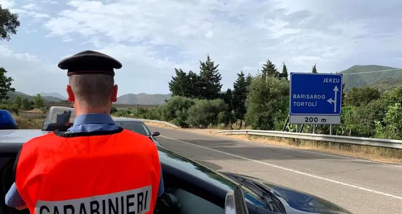 Per ottenere il reddito di cittadinanza che le era stato regolarmente riconosciuto, una disoccupata è dovuta ricorrere all'aiuto dei carabinieri