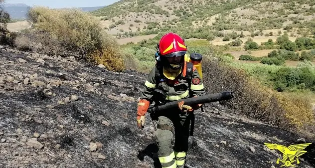 Incendi a Burgos e San Nicolò Gerrei, operazioni di spegnimento in corso