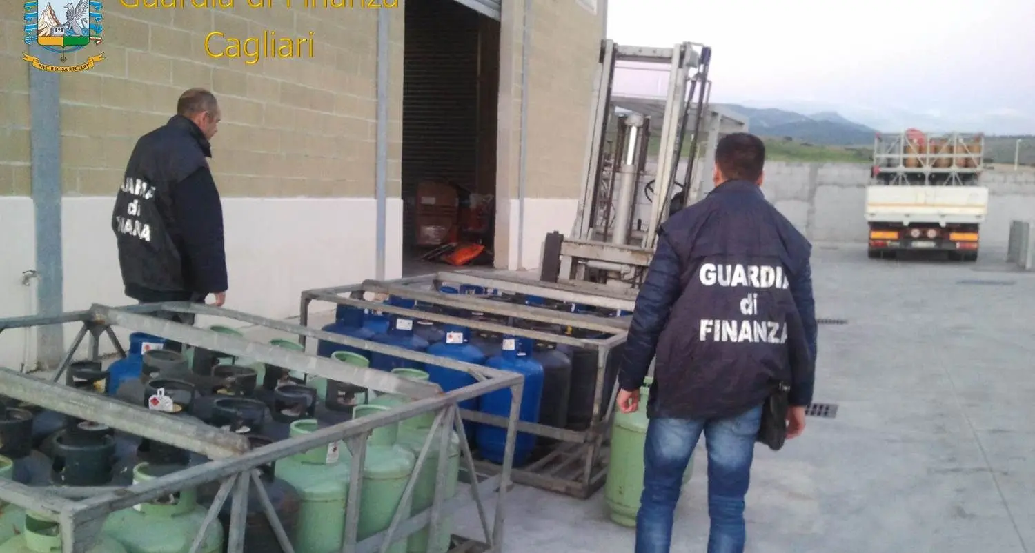 Guardia di Finanza, Cagliari: nuovo maxi sequestro di 20 tonnellate di gpl in bombole