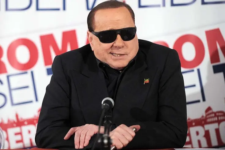 Silvio Berlusconi visita il comitato elettorale di Guido Bertolaso\\r23 marzo 2016\\r\\r(Fabio Cimaglia / LaPresse)