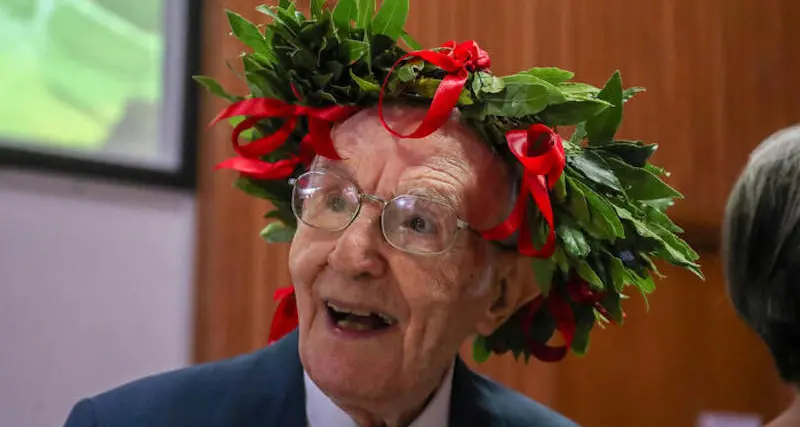 Il signor Giuseppe si laurea in Filosofia a 99 anni
