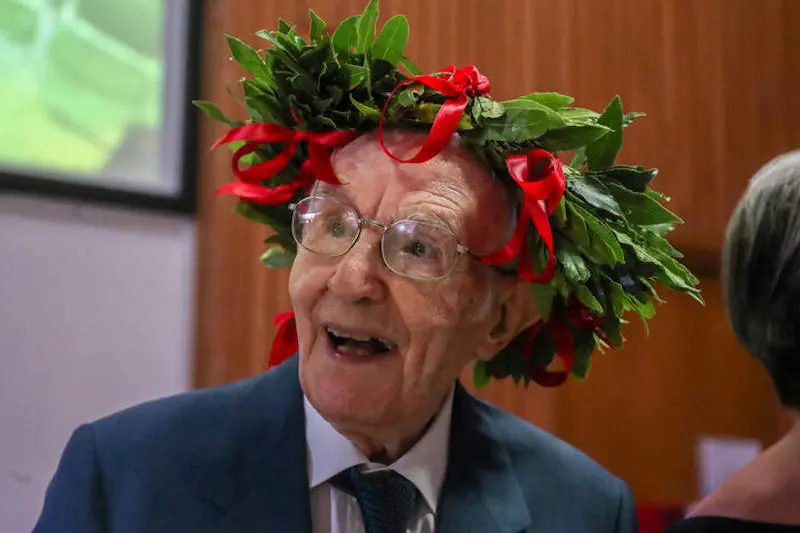Il&nbsp; 97enne Giuseppe Patern\\u00DA, laureatosi con 110 e lode in&nbsp; lettere e filosofia&nbsp; all universit\\u2021 di Palermo, 29 luglio 2020 Palermo. ANSA / IGOR PETYX