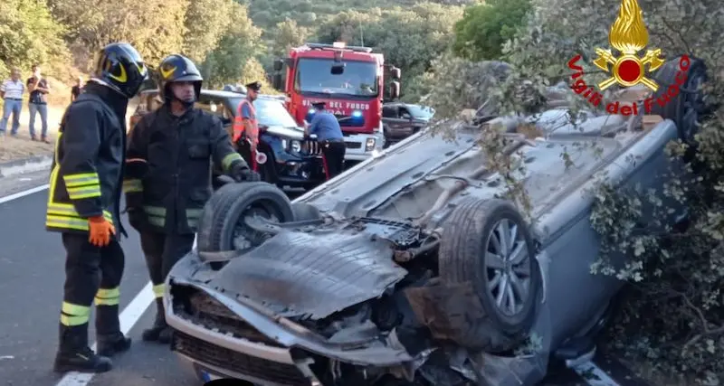 Auto si ribalta lungo la Sp 46 Oliena-Dorgali: paura per il conducente