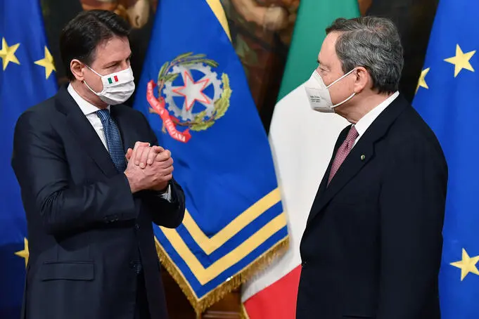 Italy\\'s new Prime Minister Mario Draghi (R) and outgoing prime minister Giuseppe Conte, during the handover ceremony at Chigi Palace in Rome, Italy, 13 February 2021. Former European Central Bank (ECB) chief Mario Draghi has been sworn in on the day as Italy\\'s prime minister after he put together a government securing broad support across political parties following the previous coalition\\'s collapse. ANSA/ ETTORE FERRARI/pool