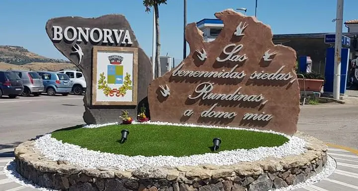 Bonorva dà il benvenuto ai visitatori con una mini rotonda