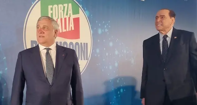 Elezioni, Tajani: \"Berlusconi sta come un grillo, si candida in Senato\"