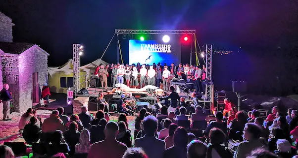 “L’Armistizio e la Vittoria”: un successo per il recital teatrale della Pro loco “Bastiano Unali”