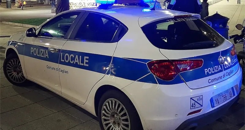 Cagliari. Provoca un incidente e poi scappa: individuato grazie alla Polizia Locale