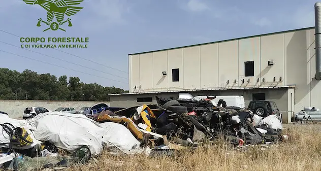 Cagliari. Getta rifiuti in discarica abusiva sequestrata, arrestato
