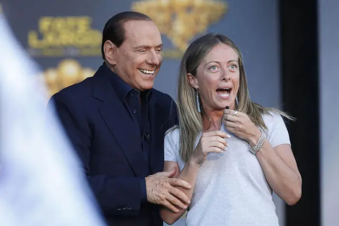 Il Presidente del Consiglio SIlvio Berlusconi ospite di Atreju, con il ministro della Gioventu\\', Giorgia Meloni,  oggi 9 settembre 2011 a Roma. ANSA/ALESSANDRO DI MEO