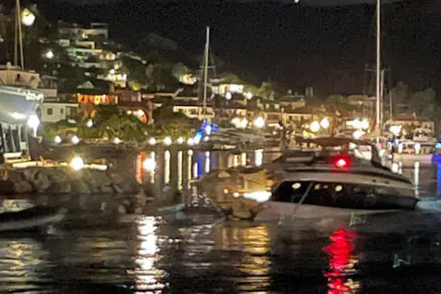 ++ Yacht su scogli a Porto Cervo, un morto e 6 feriti ++