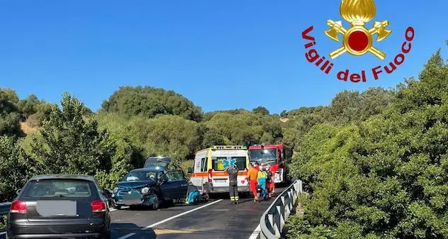 Luogosanto. Scontro frontale sulla Statale 133, tre feriti