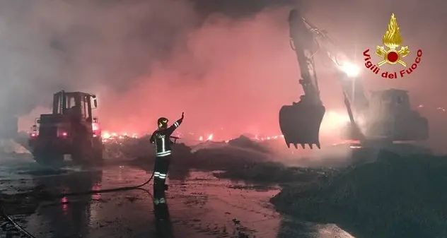 Sassari. Nottata impegnativa per spegnere ultimi focolai a Truncu Reale