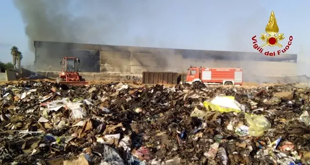 Incendio Truncu Reale. Sindaco Sassari: \"Nessuna nube tossica\"