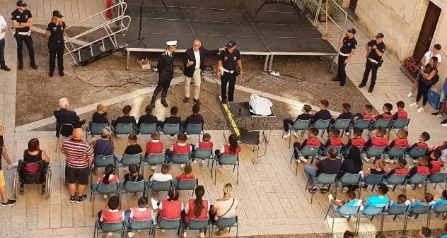 Sassari. La Polizia locale dona giochi ai Mini Candelieri