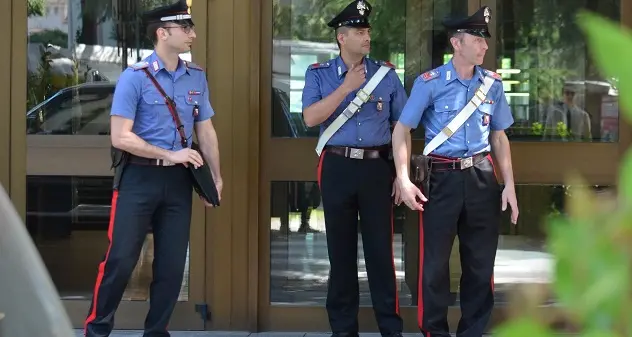 San Gavino. Sfonda finestra e ruba 13 orologi e 5 bracciali da abitazione: denunciato