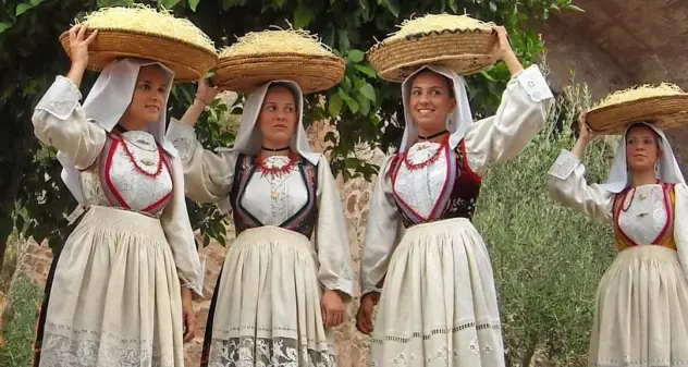 Busachi, 21^ edizione della sagra de Su Succu: il piatto tipico delle feste e la magia del matrimonio tradizionale