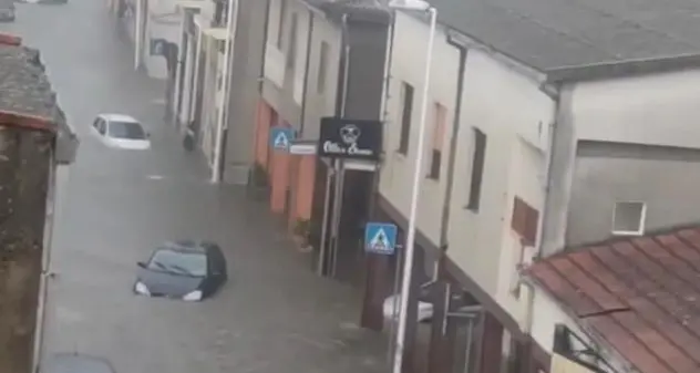 Maltempo nel sud Sardegna: strade come fiumi, Pirri sommersa dall’acqua