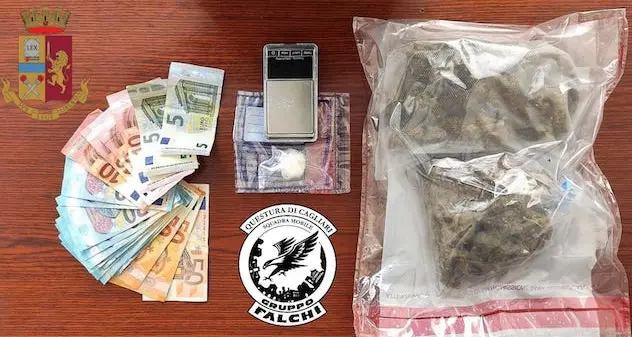 Cagliari. In casa con cocaina e marijuana, arrestato 33enne