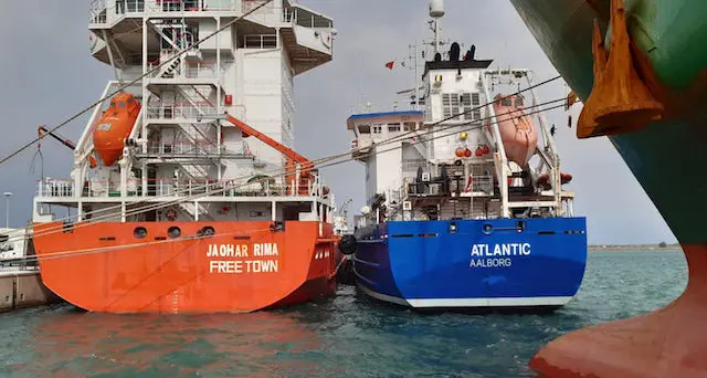Nel porto di Cagliari attivo il rifornimento in mare delle navi