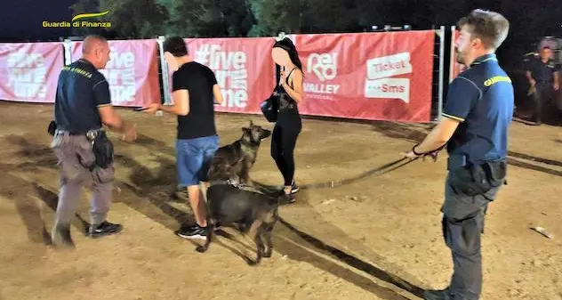 Quattro giorni di controlli antidroga e anticontraffazione al \"Red Valley Festival\"