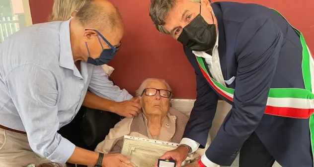 Cagliari. La signora Assunta Marcialis festeggia i suoi cento anni
