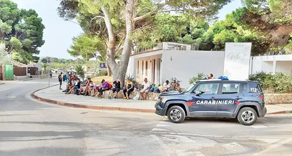 Ancora sbarchi di clandestini, i Carabinieri rintracciano 40 algerini tra Porto Pino e Sant’Antioco