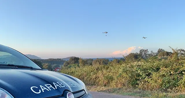 Aveva appiccato un incendio in un terreno, piromane nei guai: i Carabinieri lo arrestano