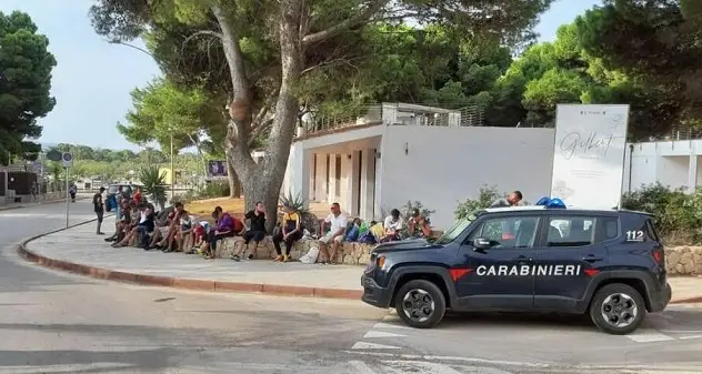 Migranti: sbarcati a Sant'Anna Arresi 33 algerini