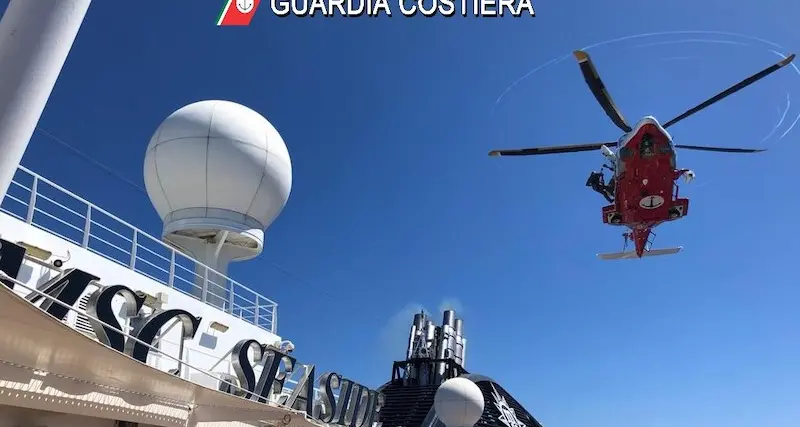 Cagliari. Ha un malore sulla nave da crociera: trasportato al Brotzu con un elicottero della Guardia costiera