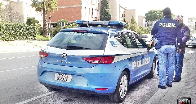 Pusher sorpreso a vendere eroina e cocaina in piazza, nei guai un 37enne