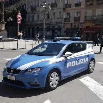 Spaccio di droga dalla finestra: colto in flagrante e arrestato a Cagliari dalla Polizia