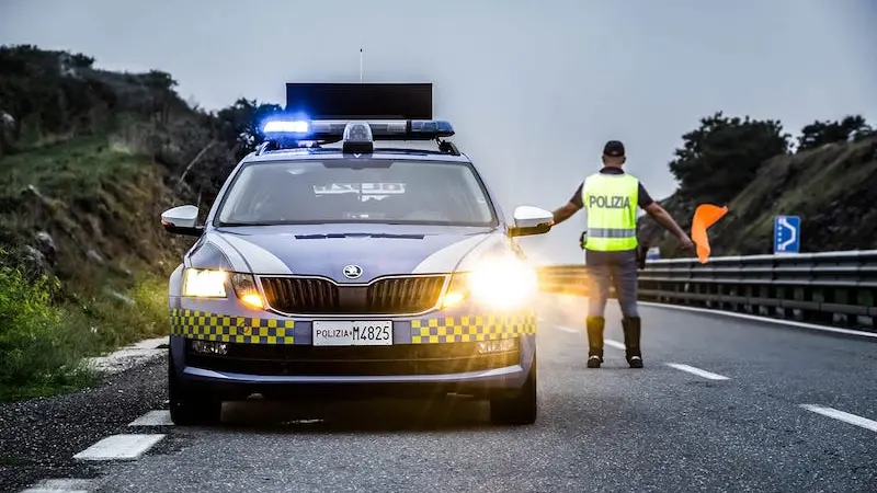 Ferita una donna dopo incidente alle porte di Sassari: rintracciato e denunciato fuggitivo