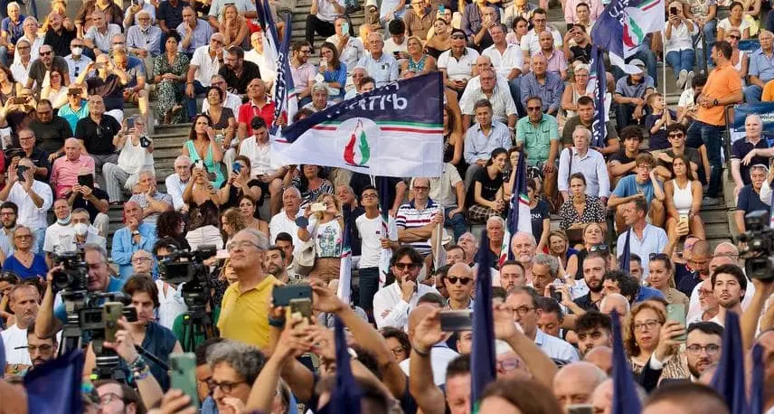 Cori contro Meloni a Cagliari: \"Siamo tutti antifascisti\"