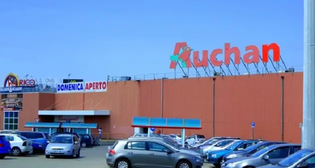 Addio Auchan, indetto un sondaggio per cambiare il nome degli storici centri commerciali