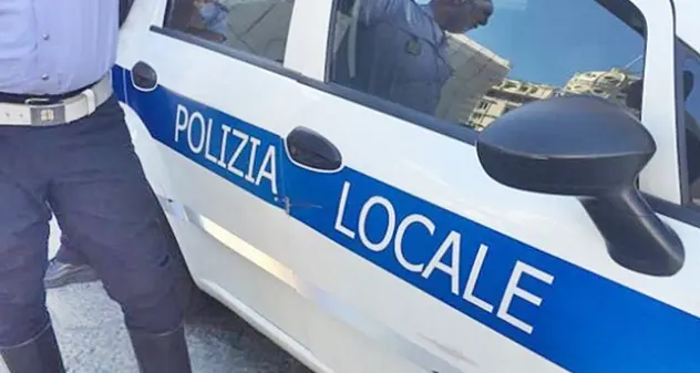 Chiedeva soldi per una inesistente casa per bambini poveri, denunciato dalla Polizia locale