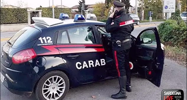 Tentano il colpo al Banco di Sardegna con un’auto-ariete, è caccia al commando