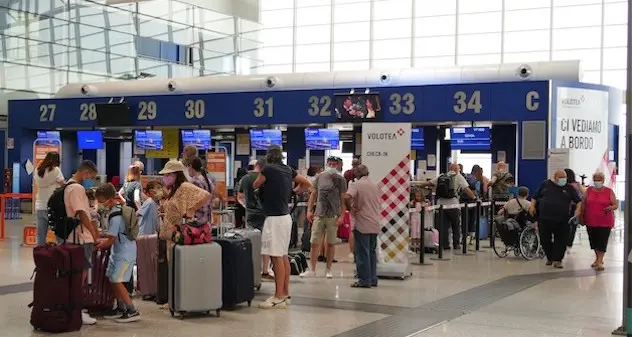 Negli ultimi tre mesi 3,6 milioni di arrivi in porti e aeroporti della Sardegna