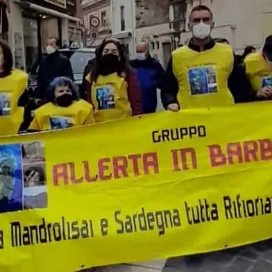 Crisi sanità nel Nuorese, nuovo sit-in. “Restituiamo le schede elettorali\"