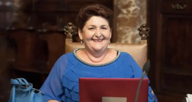 Insulti al neo ministro Teresa Bellanova. Offesa per il suo look, il suo fisico e il titolo di studio