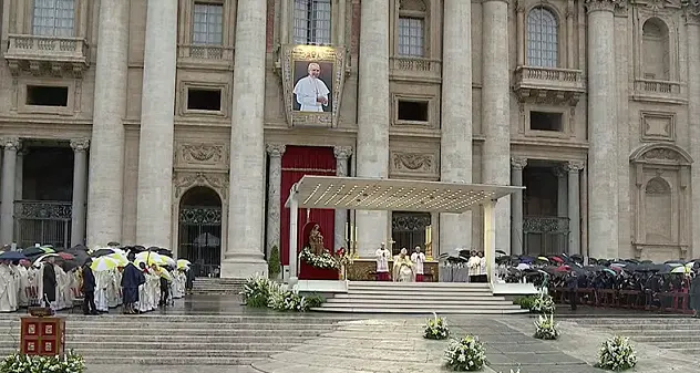 Papa Luciani proclamato beato: in piazza San Pietro cerimonia e applausi