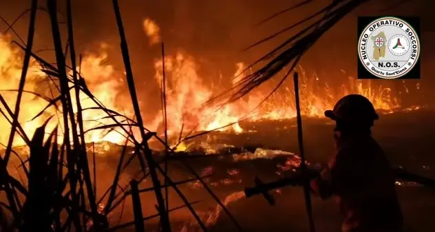 Ancora un incendio nel Molentargius, case evacuate. Sindaco Quartu: \"Delitto esecrabile\"