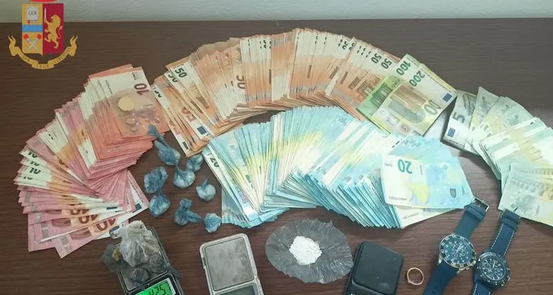 Carbonia. È agli arresti domiciliari, ma spaccia accogliendo altri pregiudicati