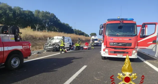 Tamponamento furgone-camion sulla 729 nel tratto Berchidda – Monti