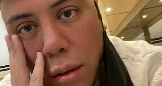 Morso da un cane: influencer vegano si \"vendica\" mangiando un hamburger da McDonald's