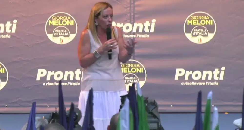 Meloni: \"Noi sull'immigrazione siamo più umani della sinistra\"