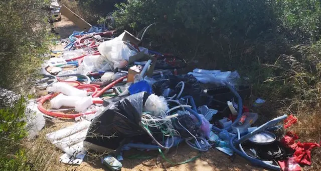 Alghero, Montagnese ridotta a discarica. Montis: “Non meritiamo simili gesti”