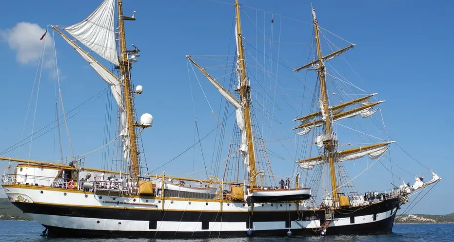 Marina Militare. La Palinuro in arrivo a Porto Torres